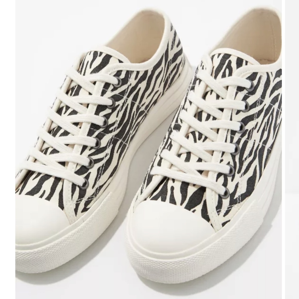 American Eagle Canvas Zebra Sneakers - Women's Size 9